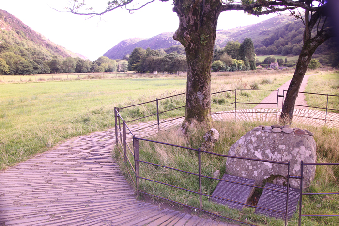 Beddgelert - Carreg fedd